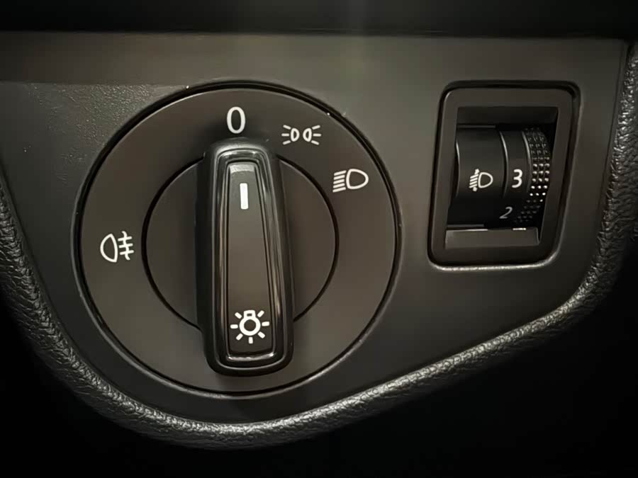 Volkswagen Polo 2021 car image #12