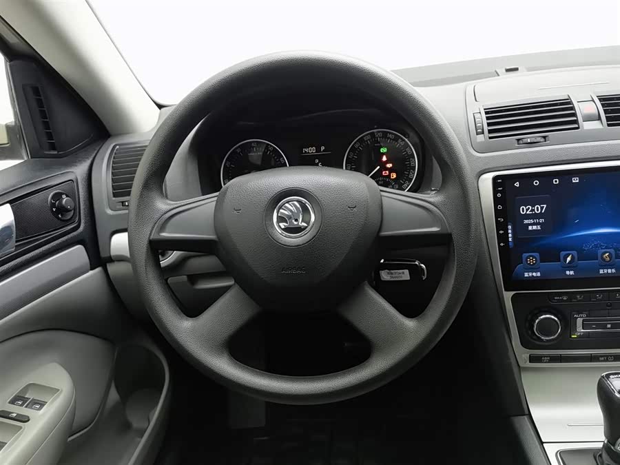 Skoda Octavia 2014 car image #12