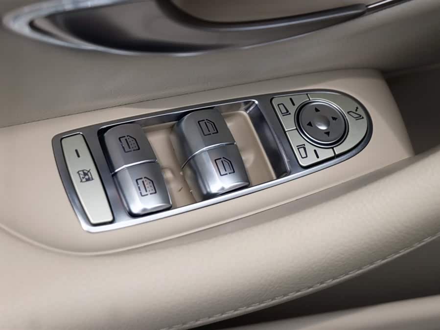 Mercedes-Benz V Class 2020 car image #12