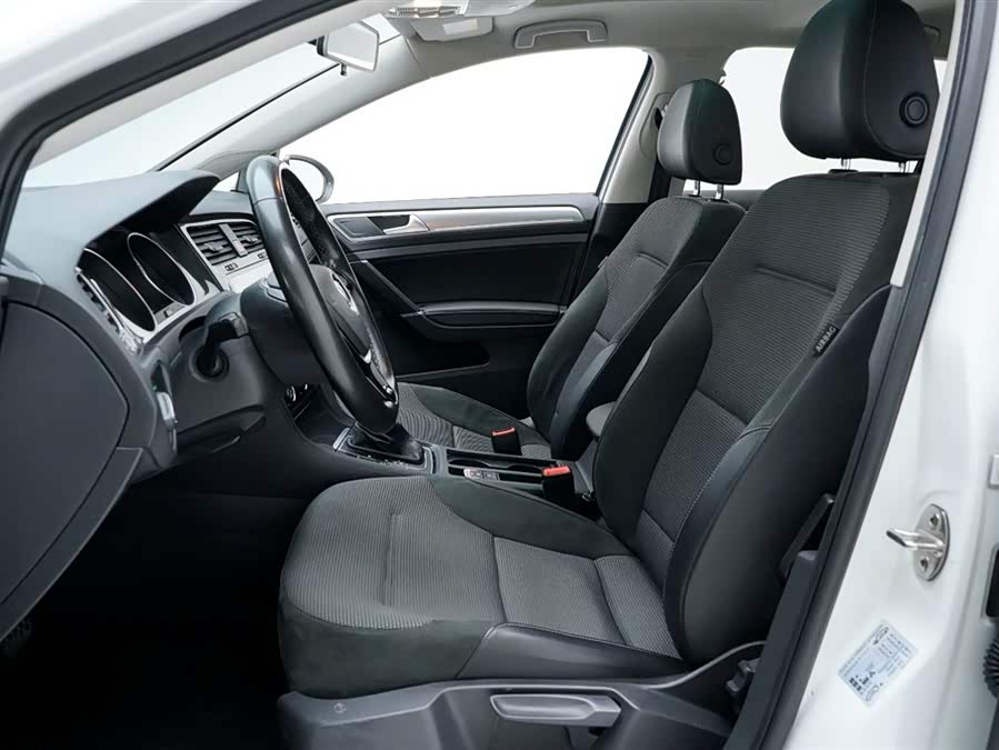 Volkswagen Golf 2018 car image #12