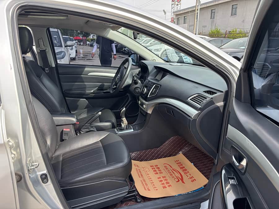 Great Wall C30 2016 car image #12