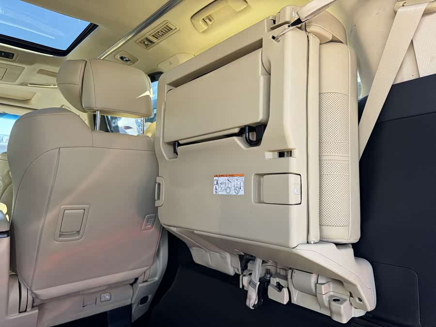 Toyota Alphard 2018 car image #12