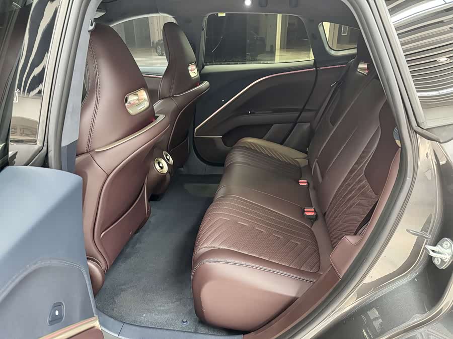Avatr 11 2023 car image #12