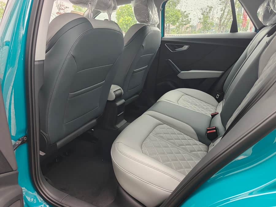 Audi Q2L 2025 car image #12