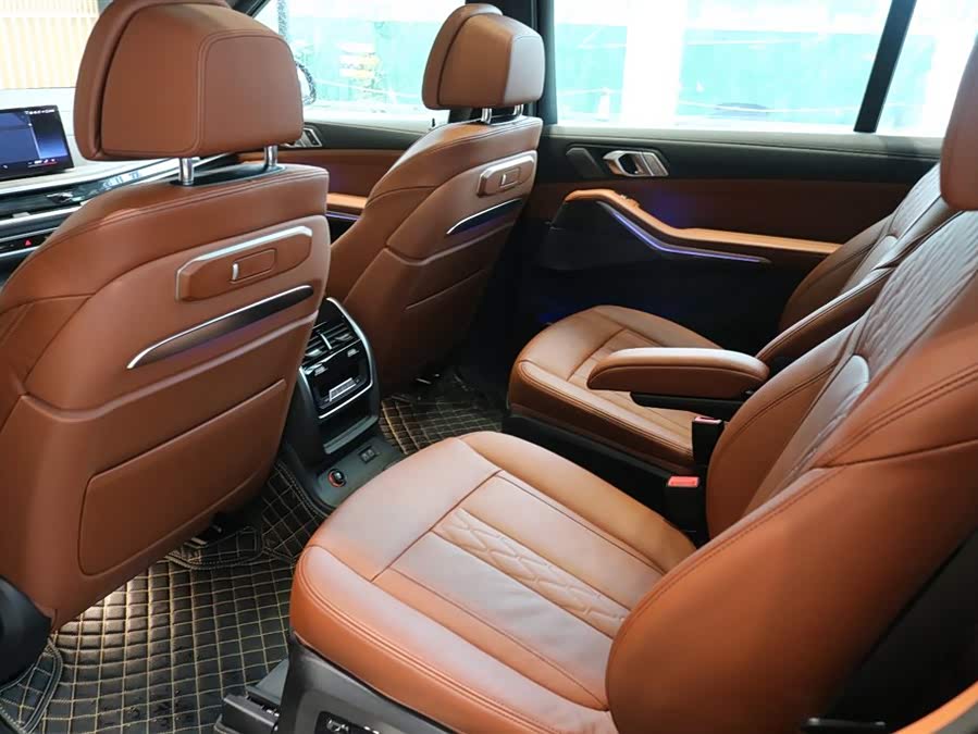 BMW X7 2025 car image #12