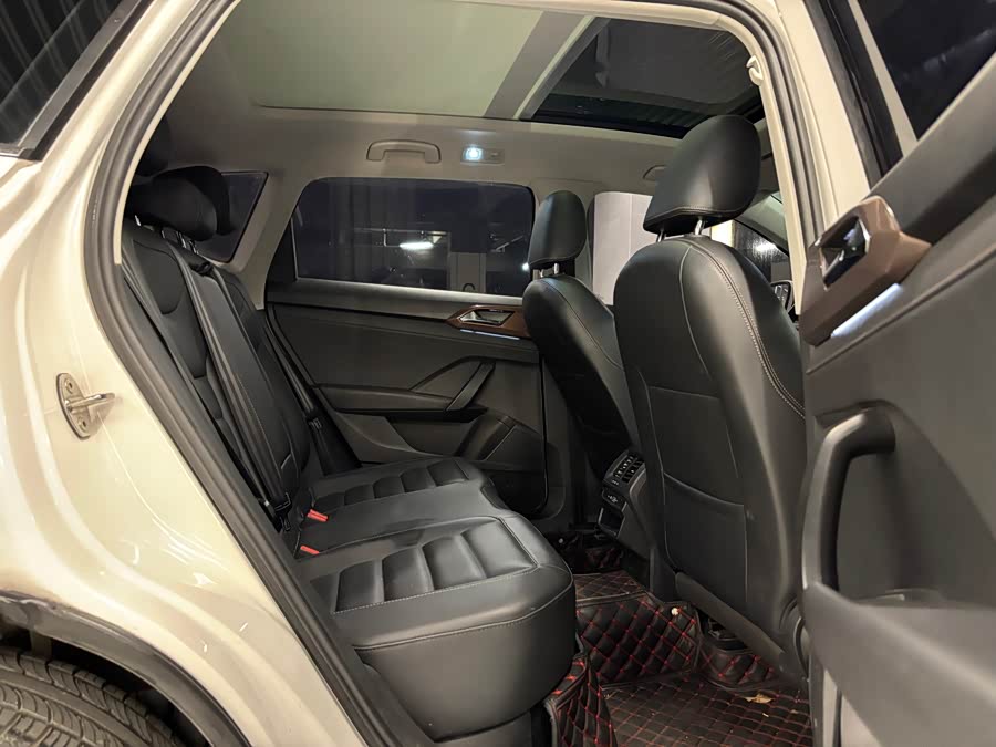 Volkswagen Tharu 2020 car image #12