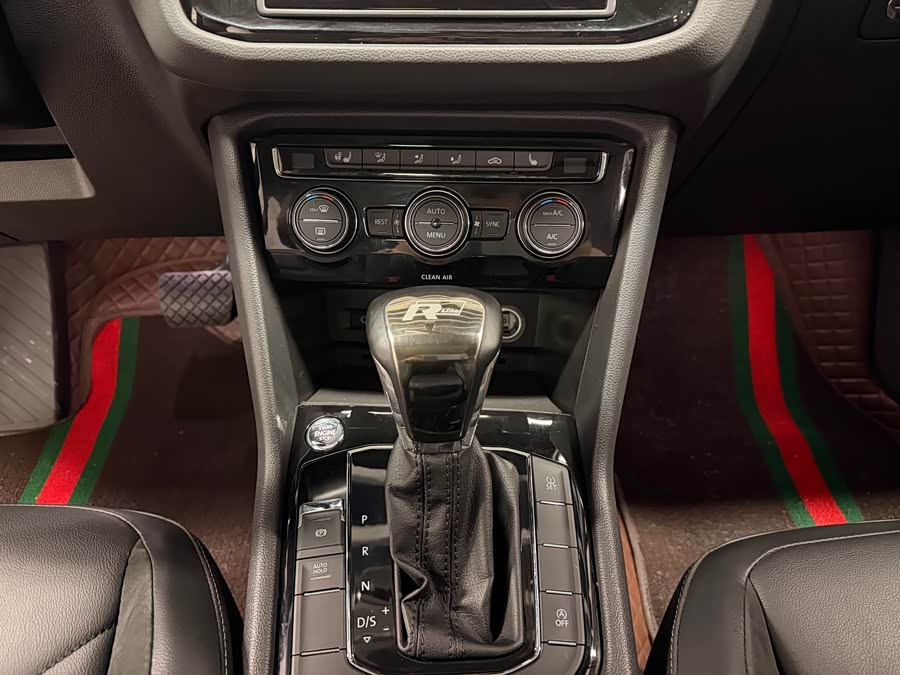 Volkswagen Tiguan L 2018 car image #12