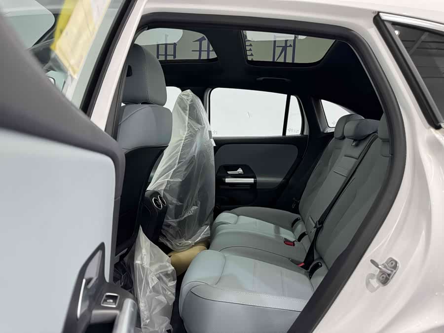 Mercedes-Benz EQA Class 2025 صورة سيارة #12