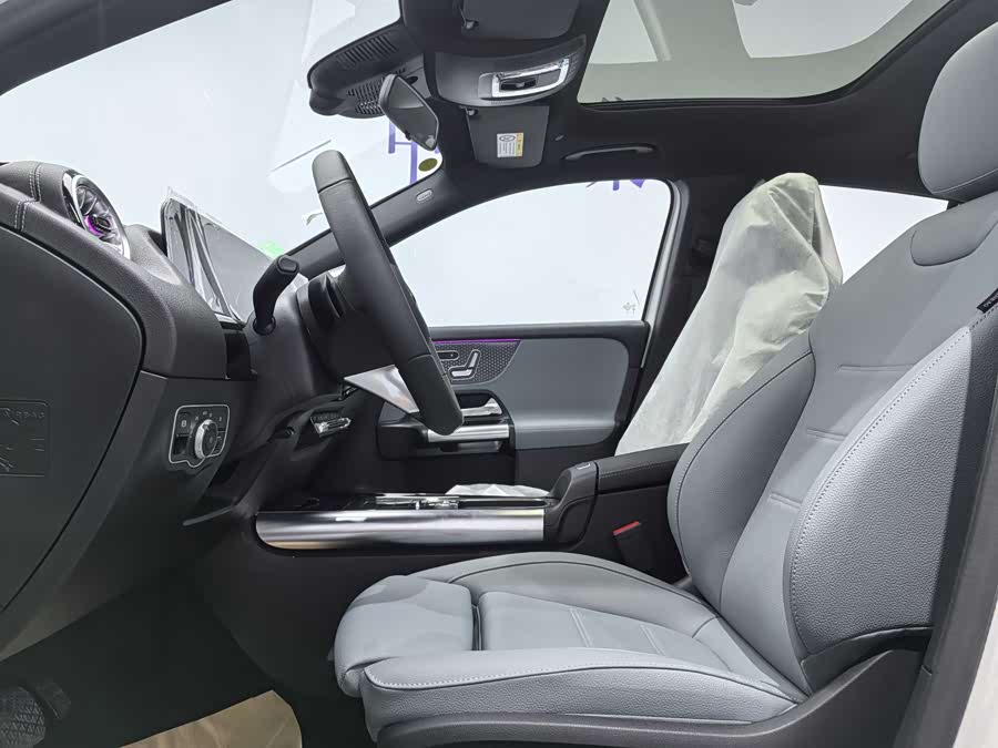 Mercedes-Benz EQA Class 2025 صورة سيارة #12