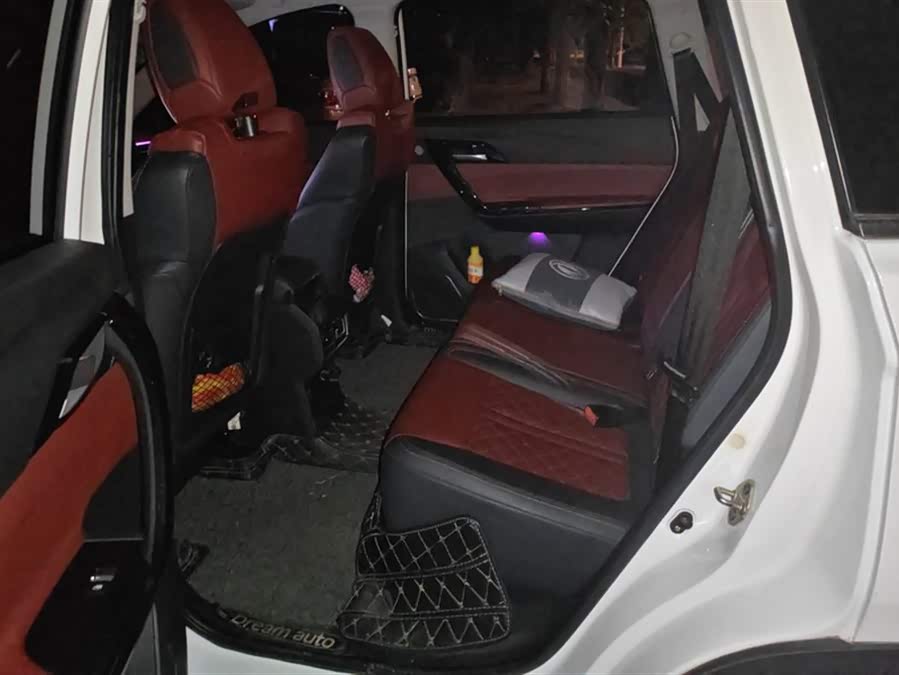 Forthing T5 2019 #12 Forthing T5 2019 صورة سيارة #12