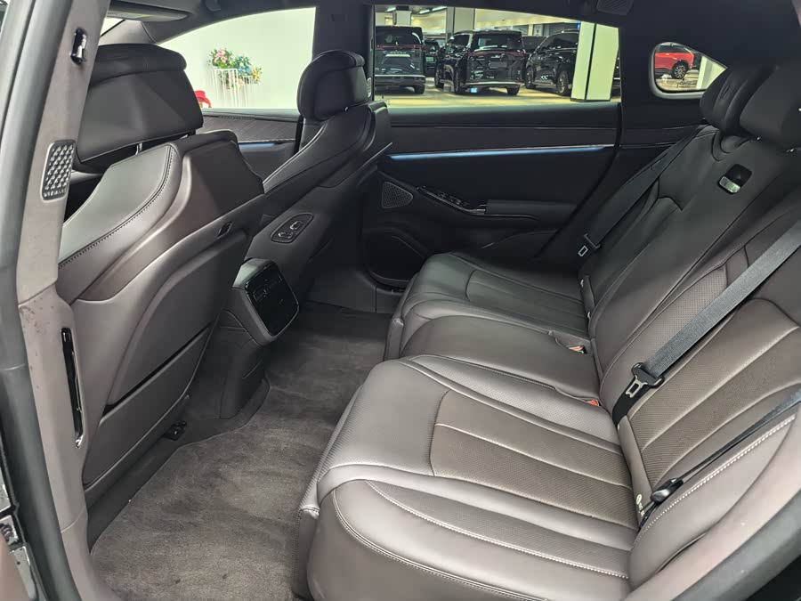 Denza Z9 2024 car image #12