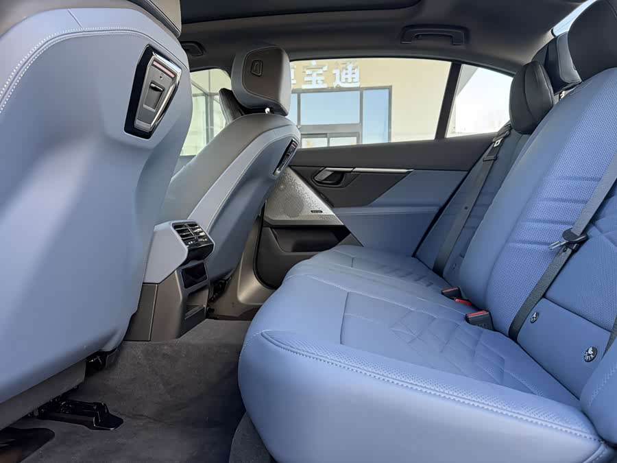 BMW i5 2024 car image #12