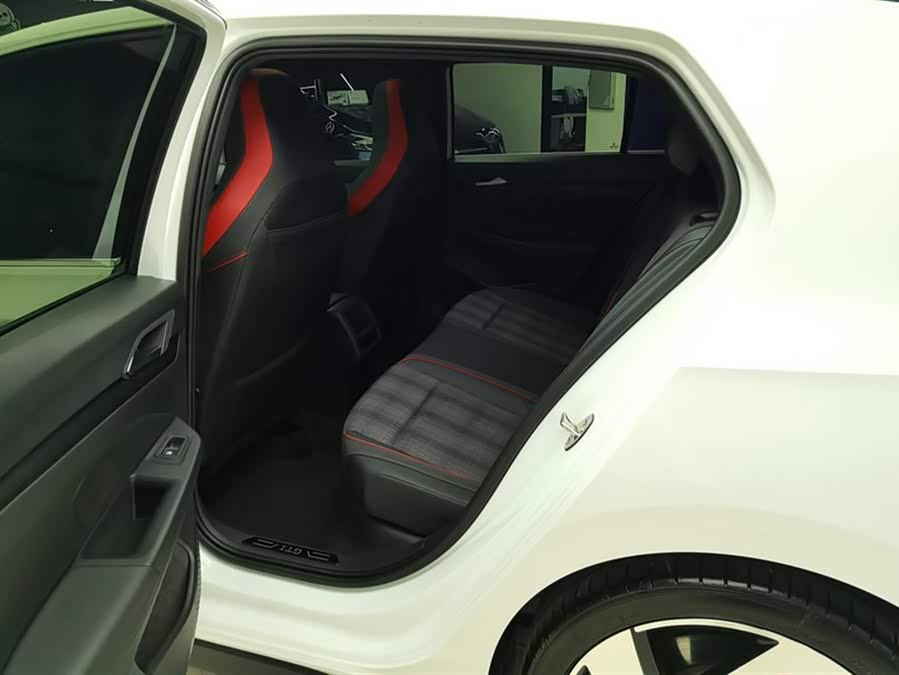 Volkswagen GolfGTI 2023 immagine di auto #12