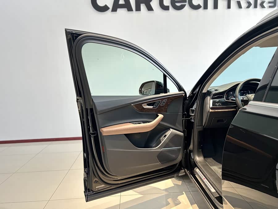 Audi Q7 2023 image de voiture #12