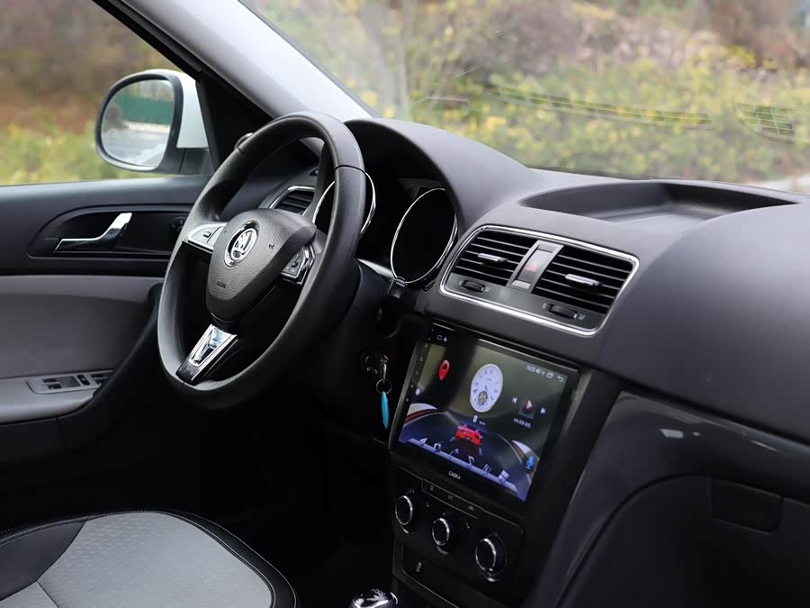 Skoda Yeti 2016 car image #12