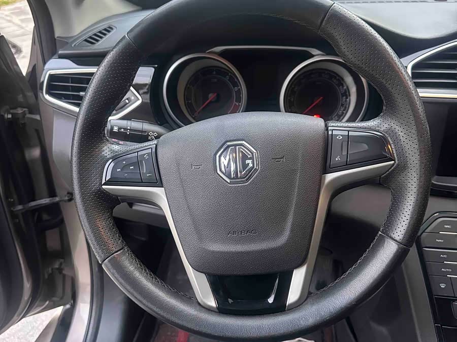 MG GS 2015 car image #12