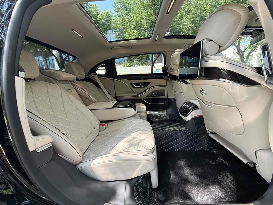 Mercedes-Benz Maybach S Class 2021 car image #12