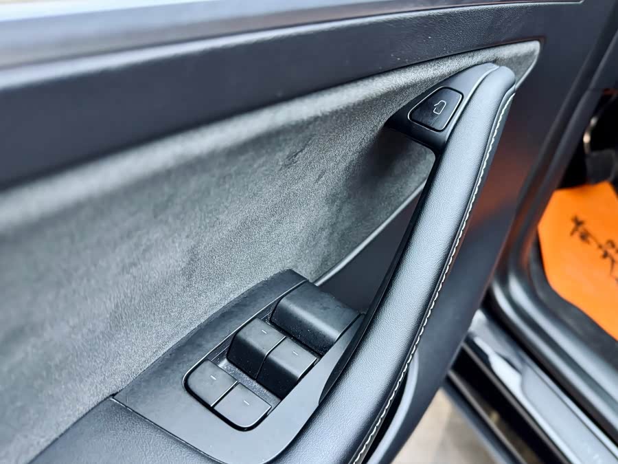 Tesla Model Y 2023 car image #12