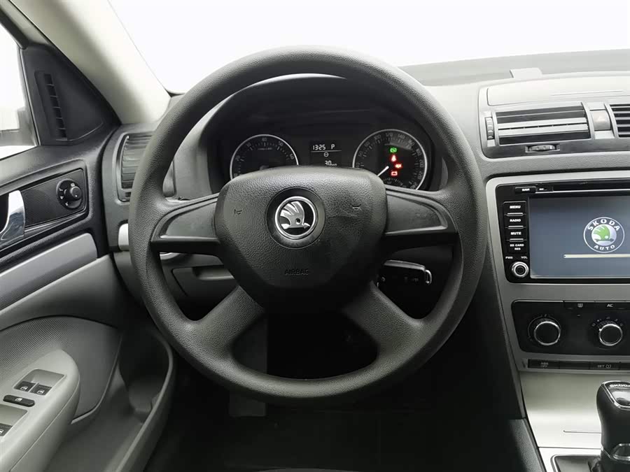 Skoda Octavia 2013 car image #12