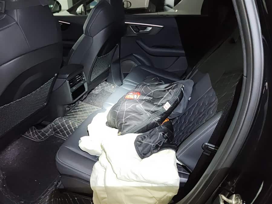 Audi SQ7 2024 car image #12