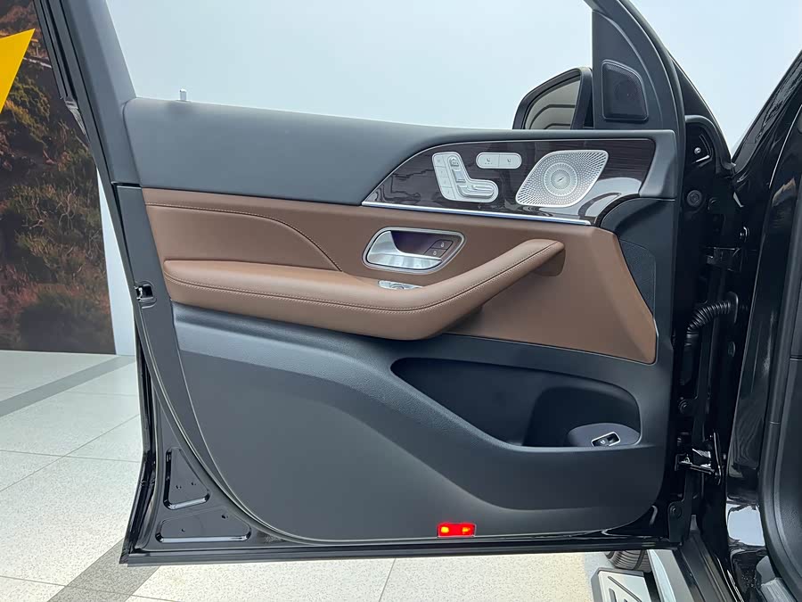 Mercedes-Benz GLE Class 2025 صورة سيارة #12