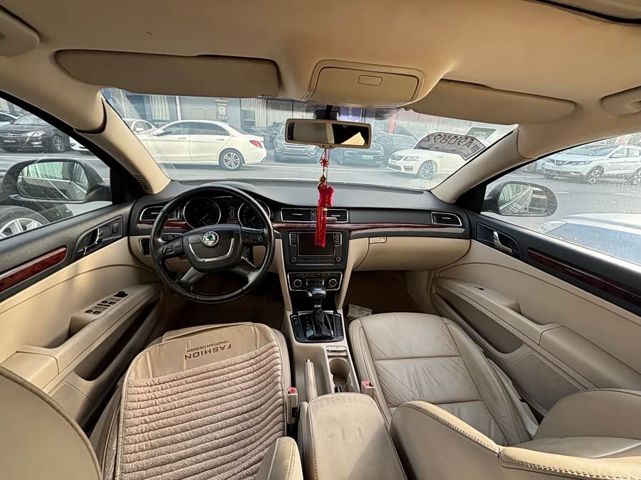 Skoda Superb 2010 car image #12