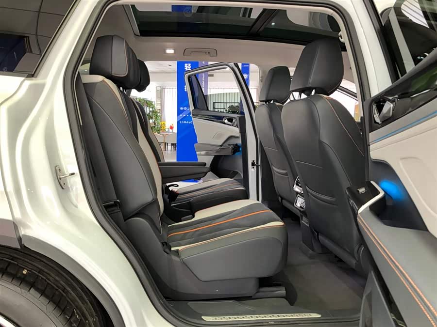 Volkswagen ID.6 Crozz 2023 immagine di auto #12