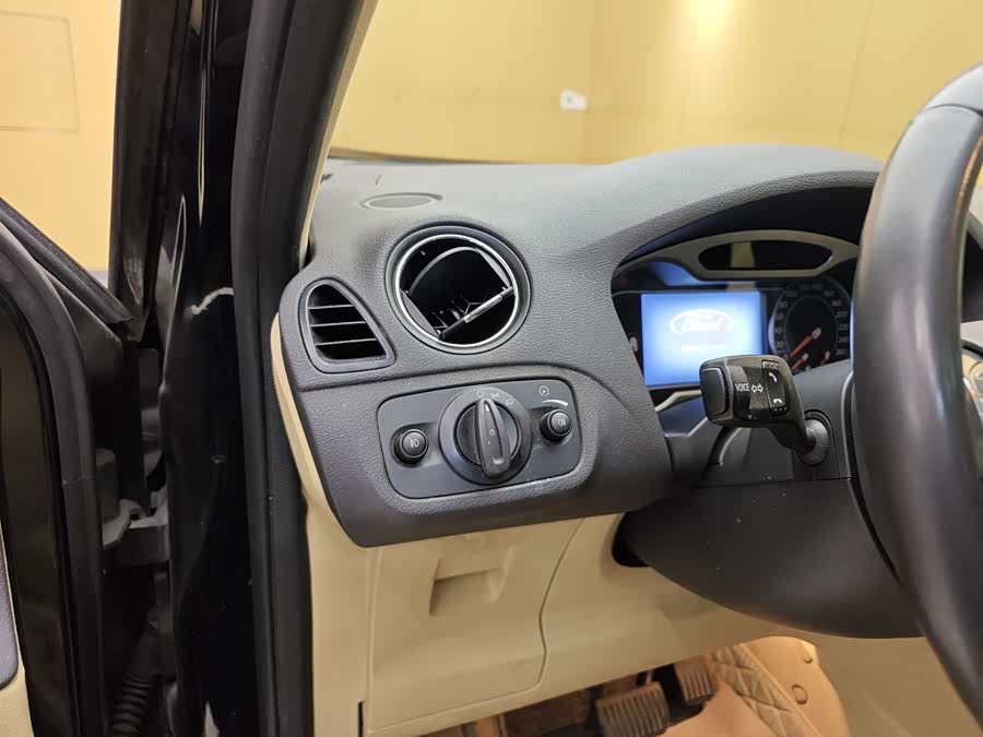 Ford S-MAX 2012 #12 Ford S-MAX 2012 car image #12