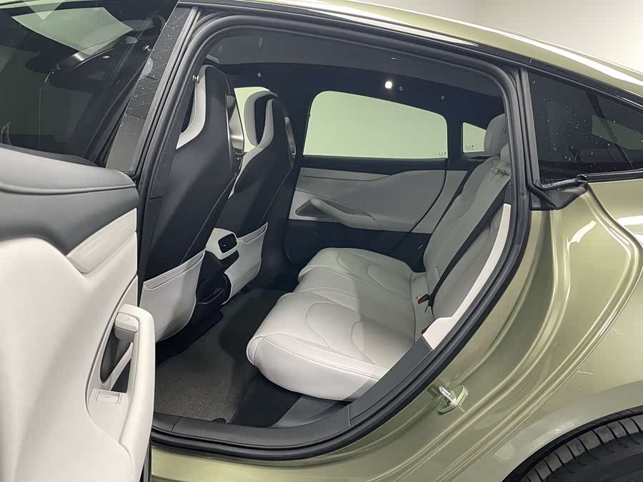 MI SU7 2024 car image #12
