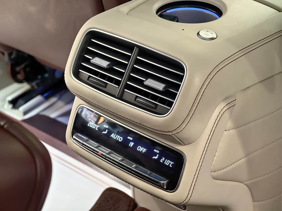 Mercedes-Benz Maybach GLS 2022 car image #12