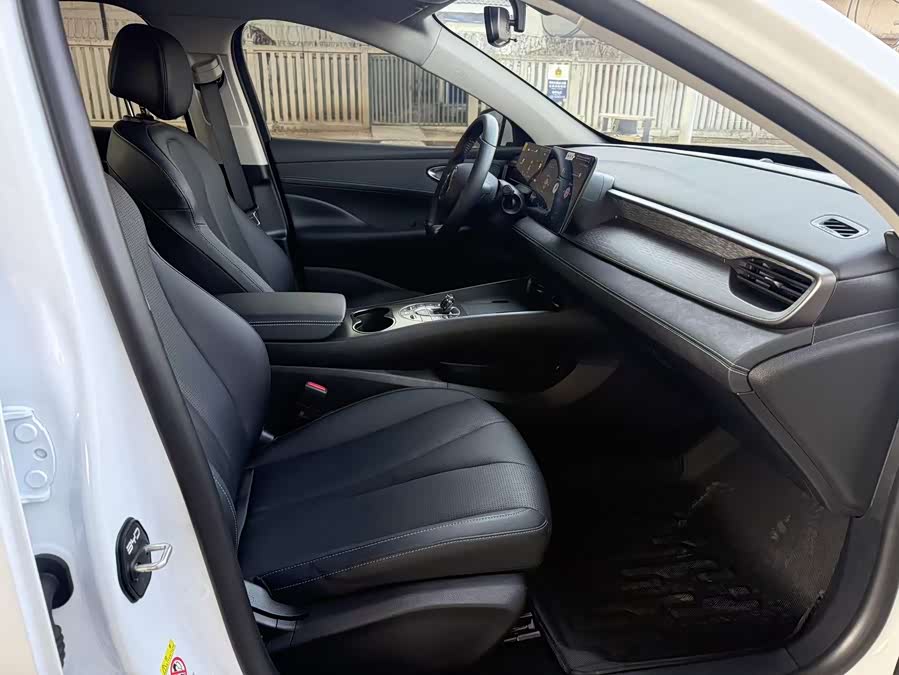 BYD Seal 05 DM-i 2025 car image #12