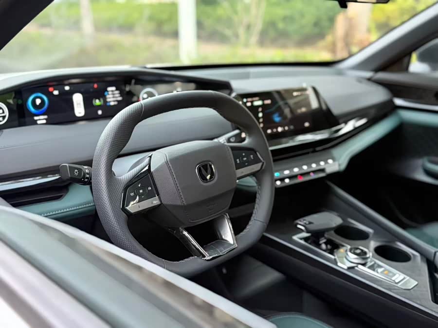 Changan UNI-V iDD 2025 car image #12