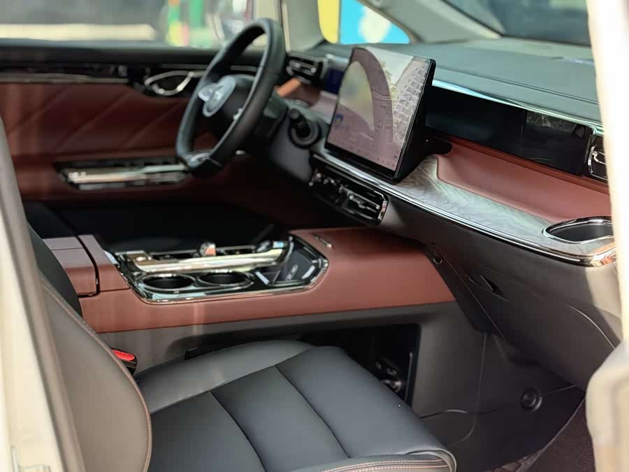 GAC Trumpchi E8 New Energy 2025 car image #12