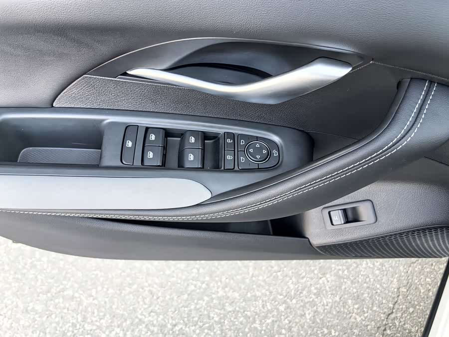 BYD Sea Lion 05 DM-i 2025 car image #12