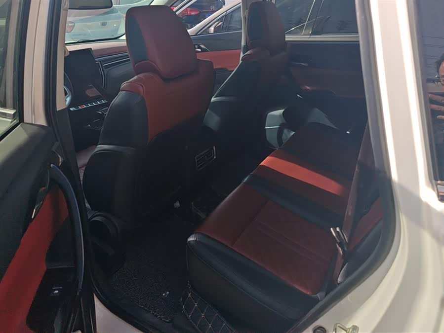 Forthing T5 2019 immagine di auto #12