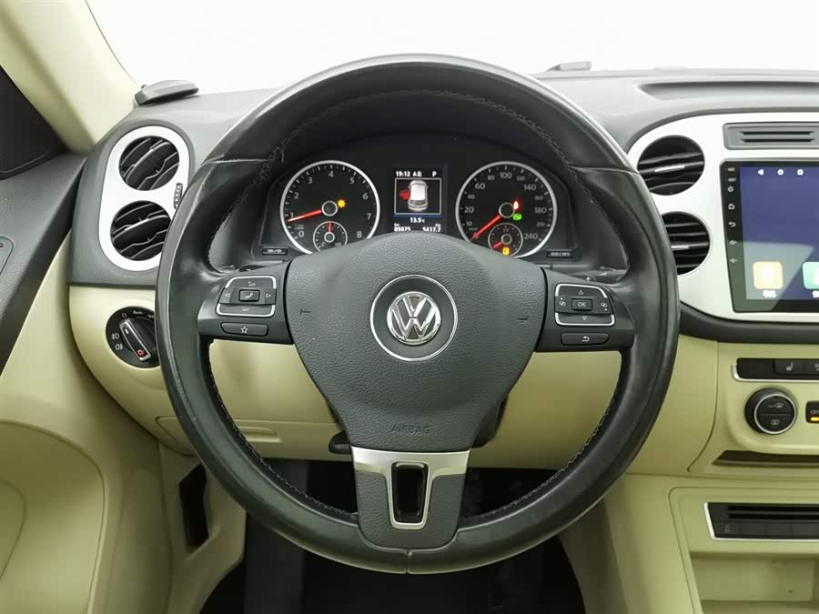 Volkswagen Tiguan 2016 car image #12