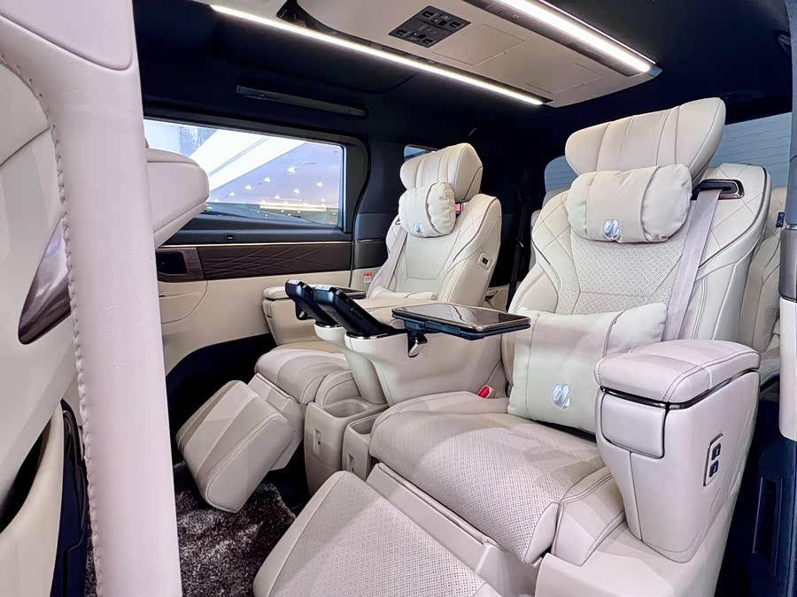 Toyota Alphard car image #12