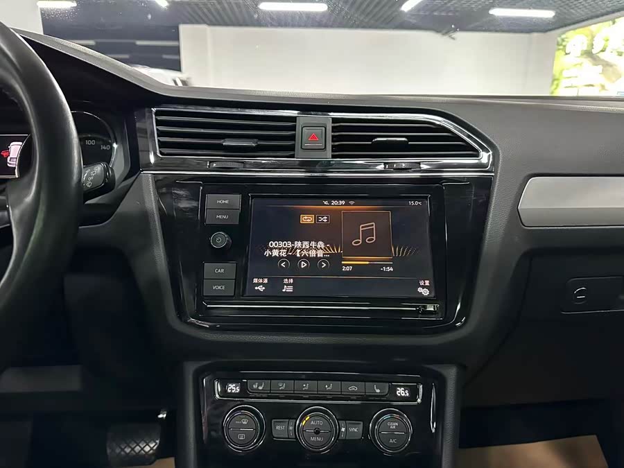 Volkswagen Tiguan L 2022 car image #12