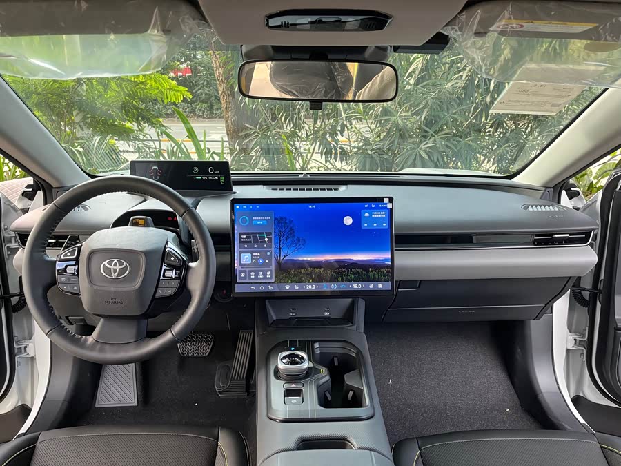 Toyota bZ5 2025 immagine di auto #12