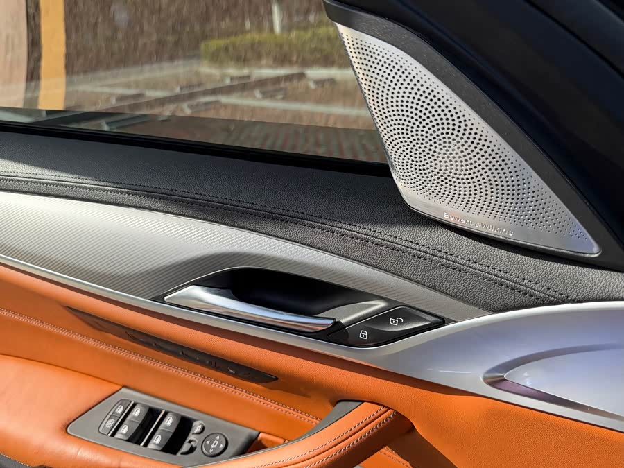 BMW M5 2018 car image #12