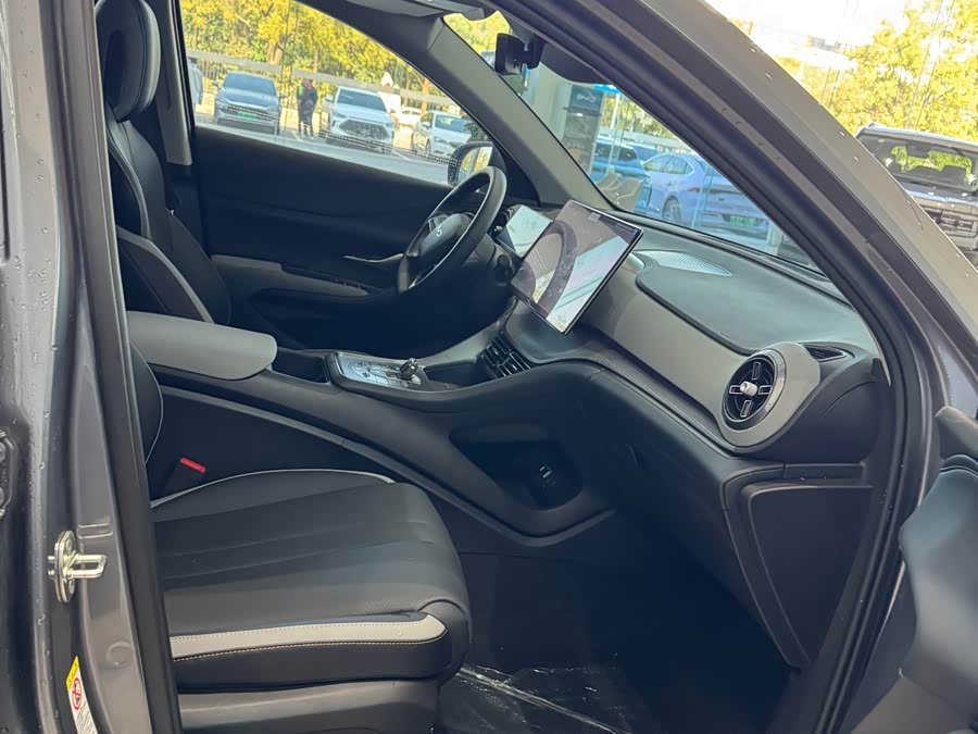 BYD Sea Lion 05 DM-i 2025 car image #12