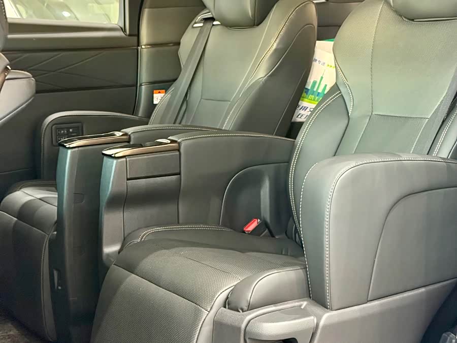 Toyota Alphard #12 Toyota Alphard car image #12