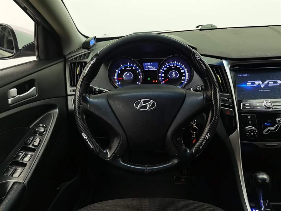 Hyundai Sonata 2013 car image #12