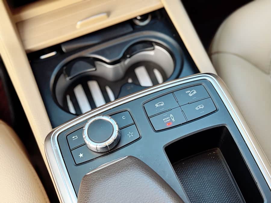 Mercedes-Benz M Class 2012 car image #12