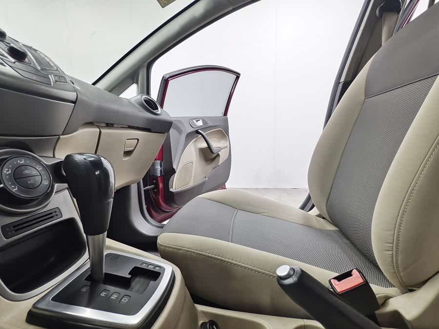 Ford Fiesta 2012 car image #12