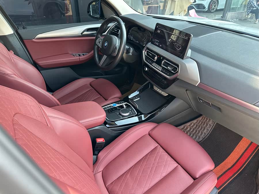BMW iX3 2023 immagine di auto #12