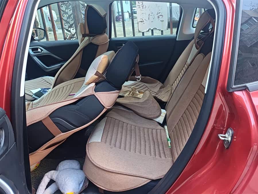 Peugeot 2008 2018 car image #12