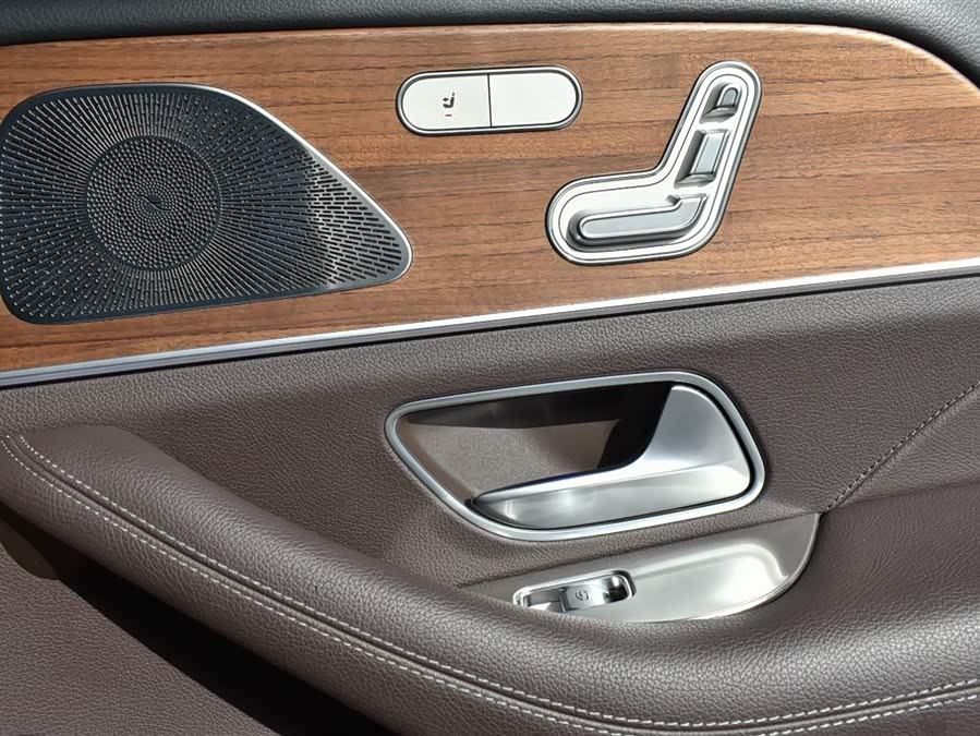 Mercedes-Benz GLE Class New Energy 2022 car image #12