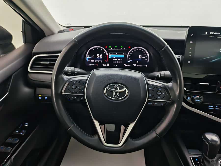 Toyota Camry 2022 car image #12