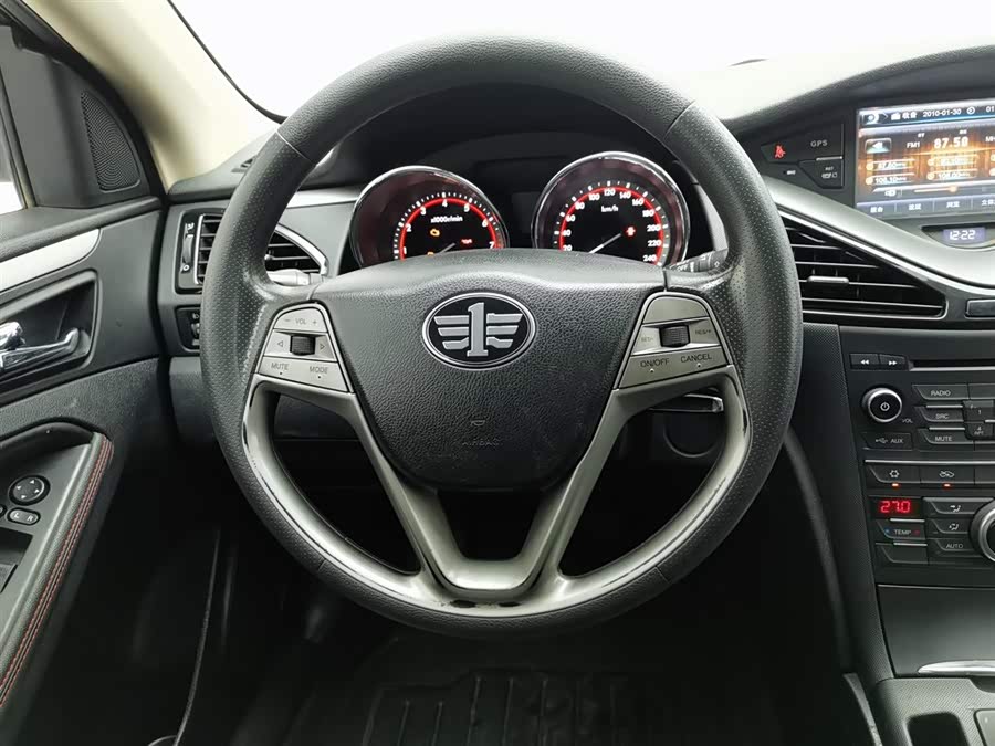 2015 car image #12